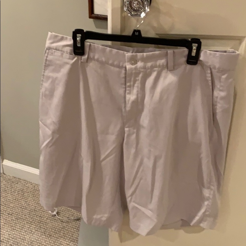 Men’s golf shorts